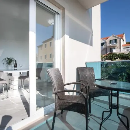 Jakov Apartamento Postira