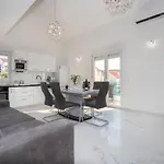 Jakov Apartamento *